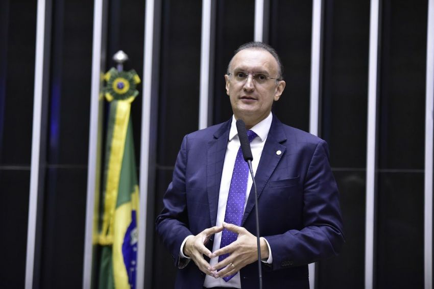 Fábio Henrique condena novos reajustes da Petrobras sobre o preço dos combustíveis