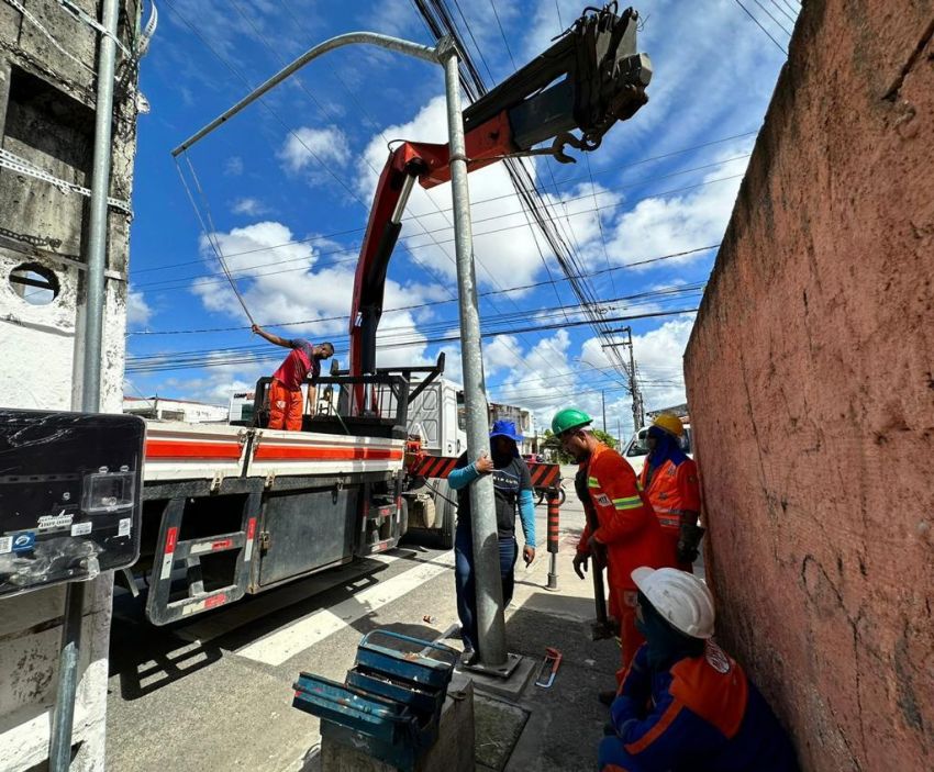 SMTT inicia instalação de novo cruzamento semafórico na rua Belém