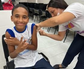 Mais de 15 mil pessoas na comunidade escolar de Aracaju já foram vacinadas este ano