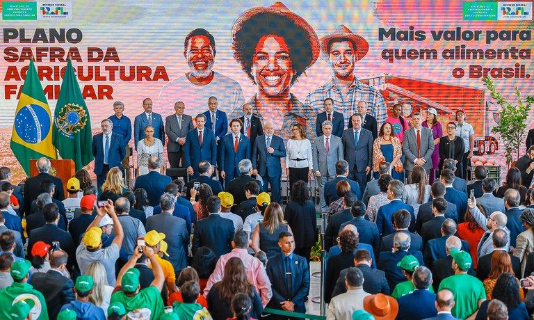 Igualdade racial: Lula lança ações; 5 terras quilombolas são tituladas