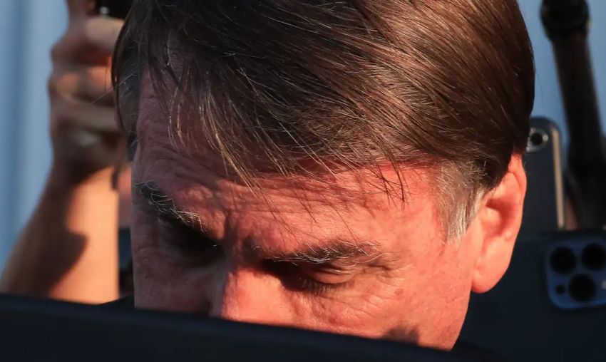Moraes dá 48 horas para Bolsonaro explicar visita à embaixada húngara
