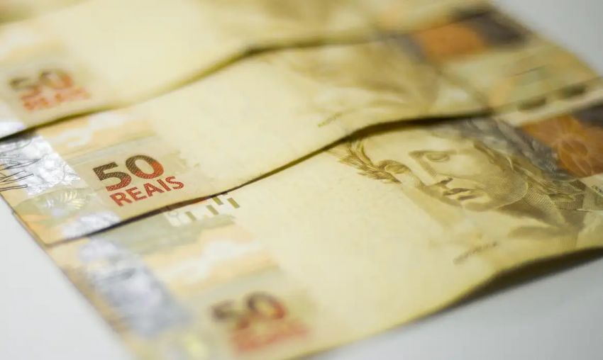 Governo propõe salário mínimo de R$ 1.502 em 2025