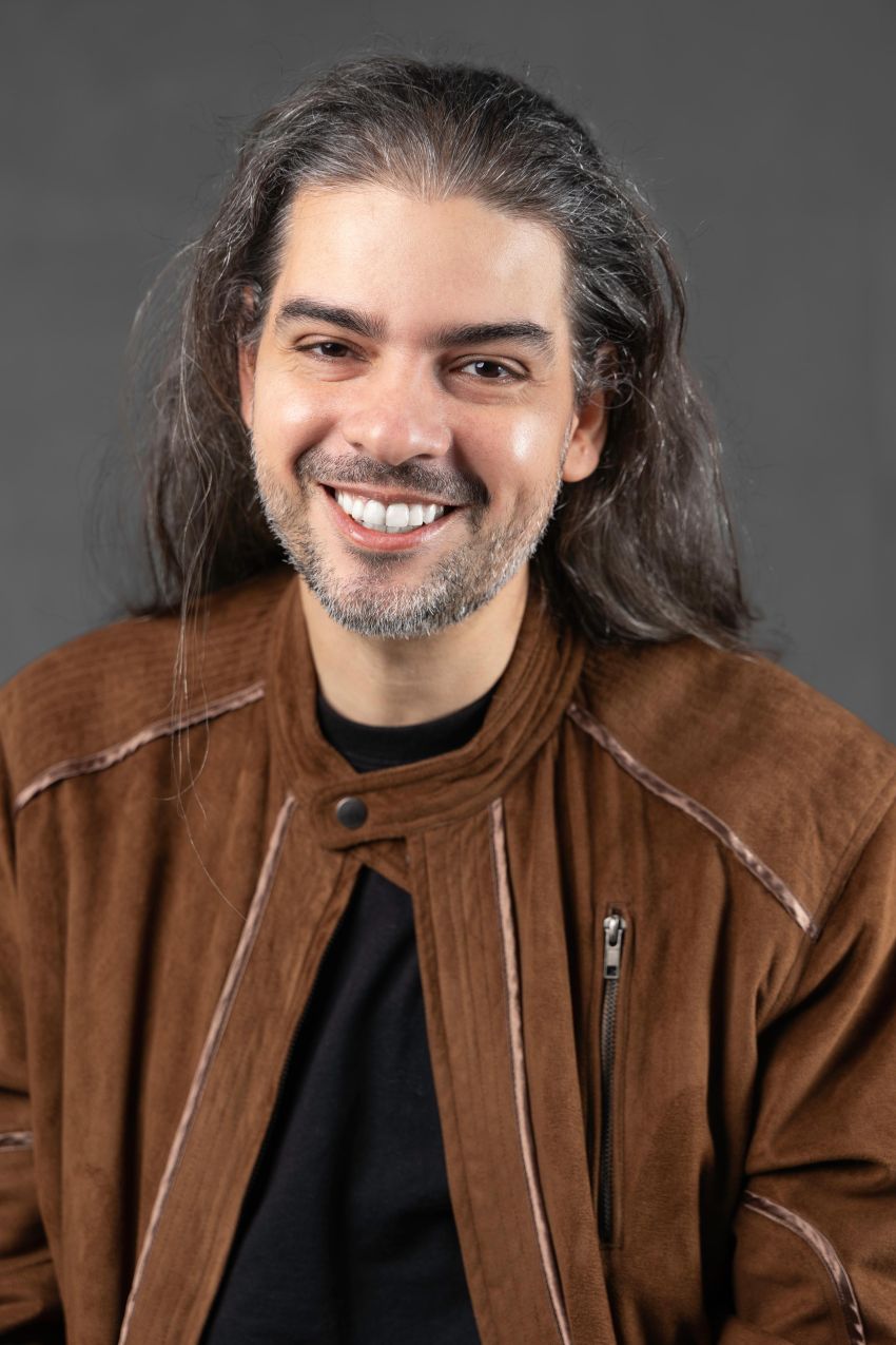 Sergipano lança livro com análises sociais sob a ótica da Psicologia