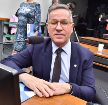 PL de Nitinho exige ensino de IA na rede básica nacional