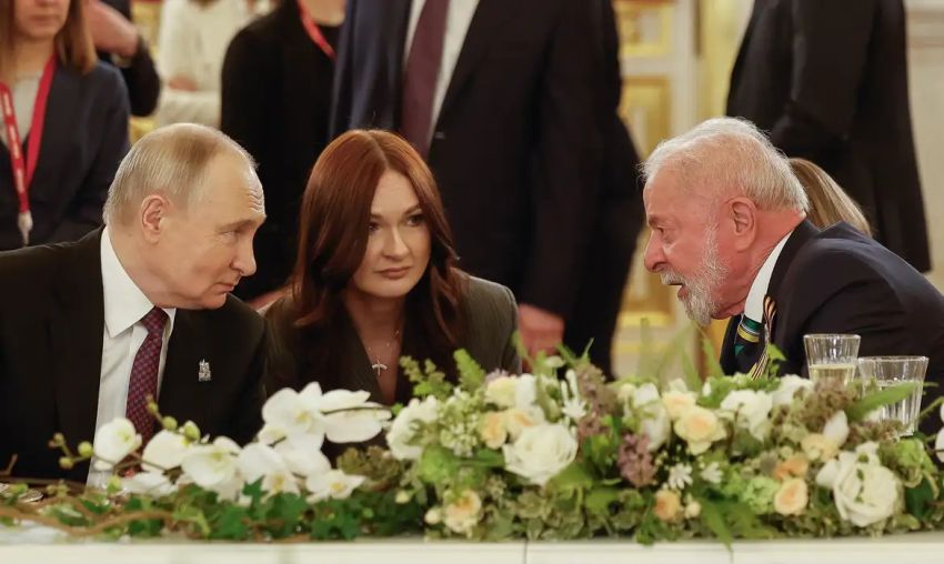 Lula é o único líder de uma grande democracia a apoiar Putin no desfile do Dia da Vitória