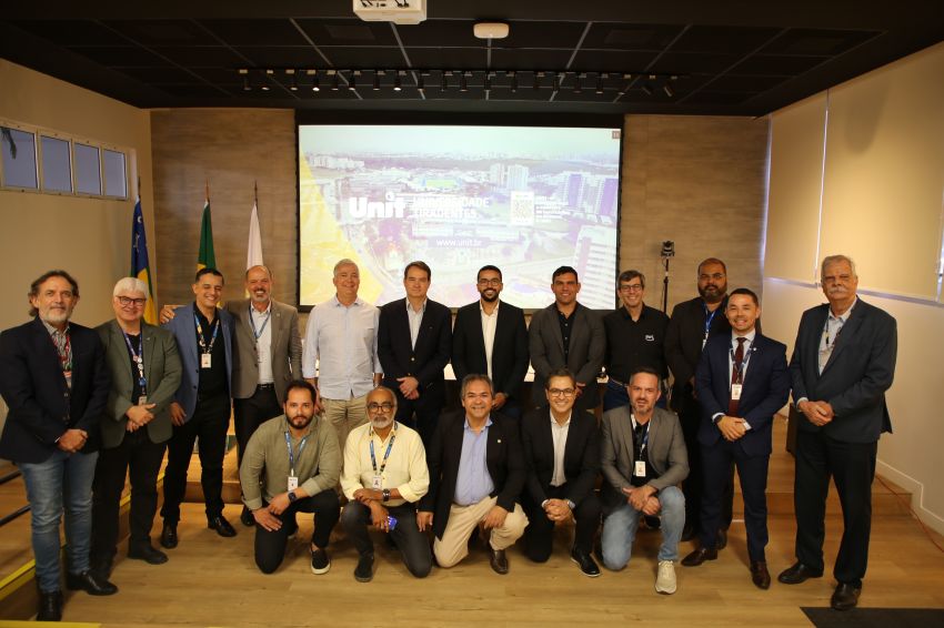 Representantes da AWS e SoftwareOne visitam a Unit para estreitar parceria