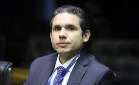 Governo precisa apresentar o dever de casa e cortar gastos, diz Hugo Motta