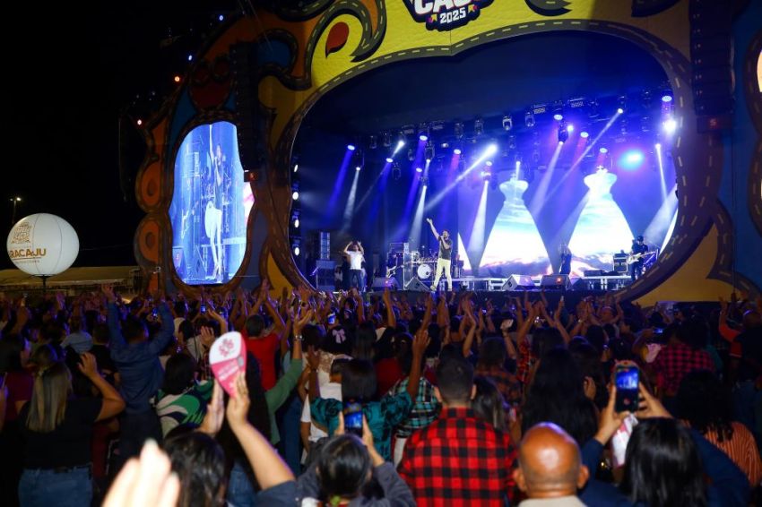Noite de fé e música cristã emociona o público no Forró Caju 2025