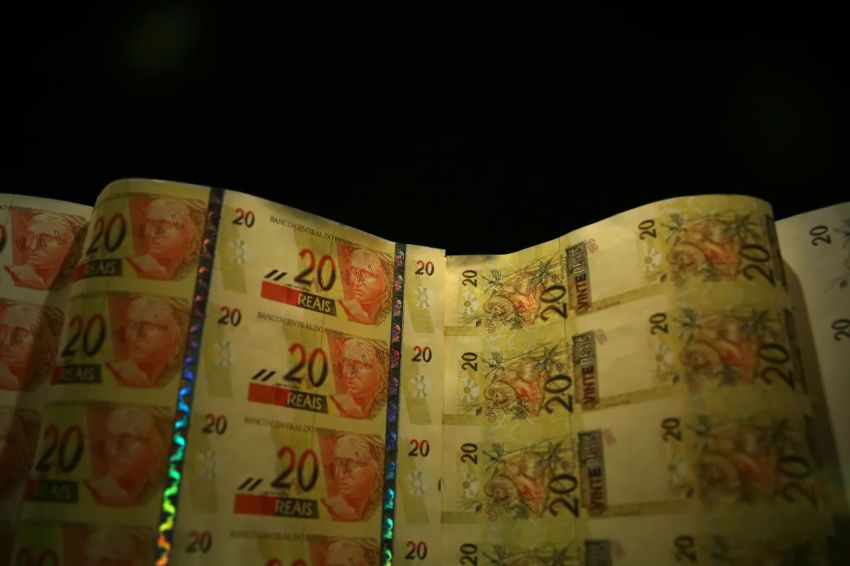Sem corte de gastos, economistas dizem que juros altos pioram crise fiscal