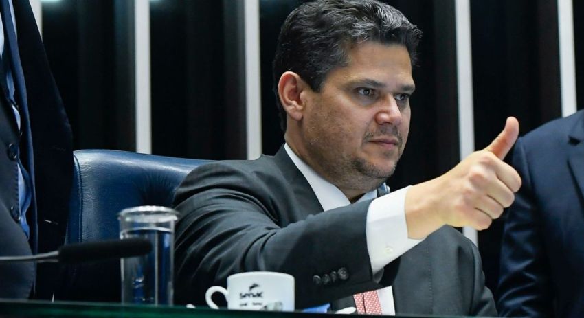Alcolumbre diz que promulgará projeto que aumenta número de deputados, caso Lula não sancione
