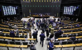 Câmara aprova texto-base que cria 160 cargos comissionados no STF