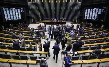 Câmara aprova texto-base que cria 160 cargos comissionados no STF