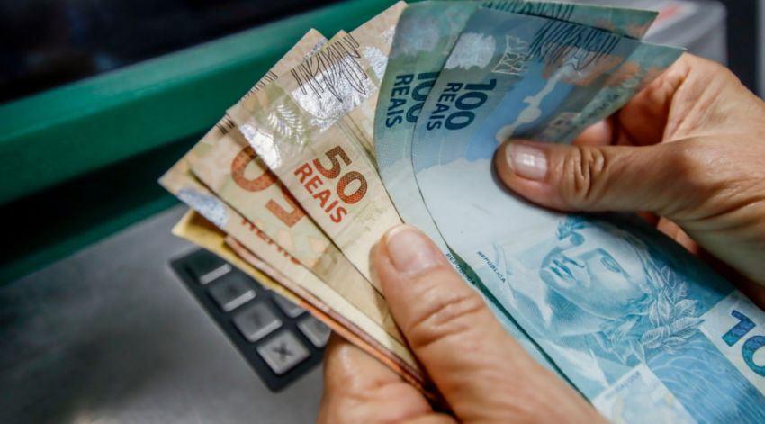 Caixa libera abono salarial para nascidos em setembro e outubro