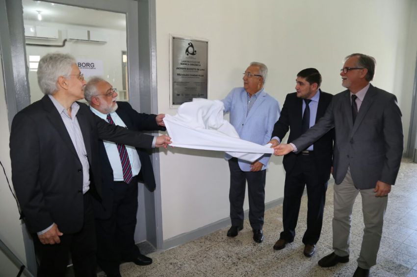 Jackson autoriza investimentos em tecnologia e inaugura Laboratório de Química Orgânica do ITPS