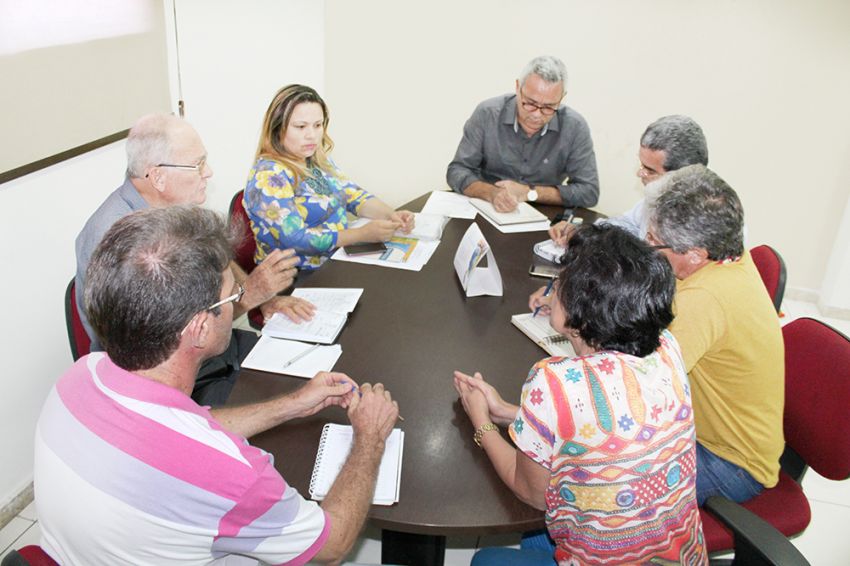 Semarh e coordenação do projeto "Dom Távora" discutem processos de outorga