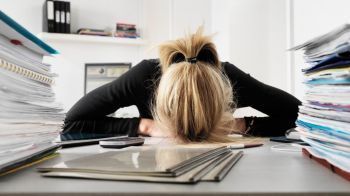 TRABALHO EM EXCESSO PODE CAUSAR DOENÇAS