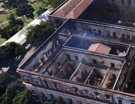Curto em ar-condicionado causou incêndio no Museu Nacional