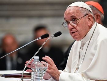 Carta que acusa papa de heresia intensifica guerra santa na Igreja