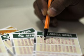 Ninguém acerta dezenas e Mega-Sena acumula em R$ 80 milhões