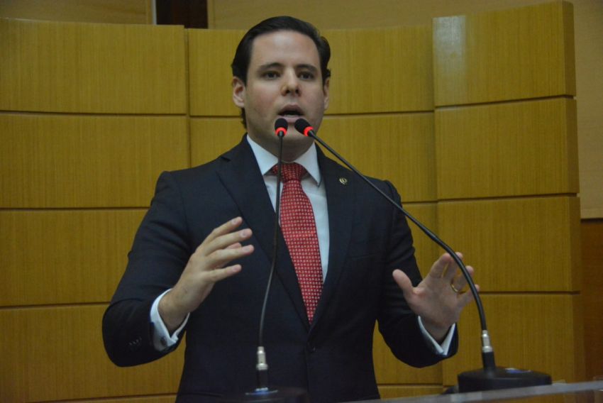 Rodrigo Valadares pede respeito ao governador