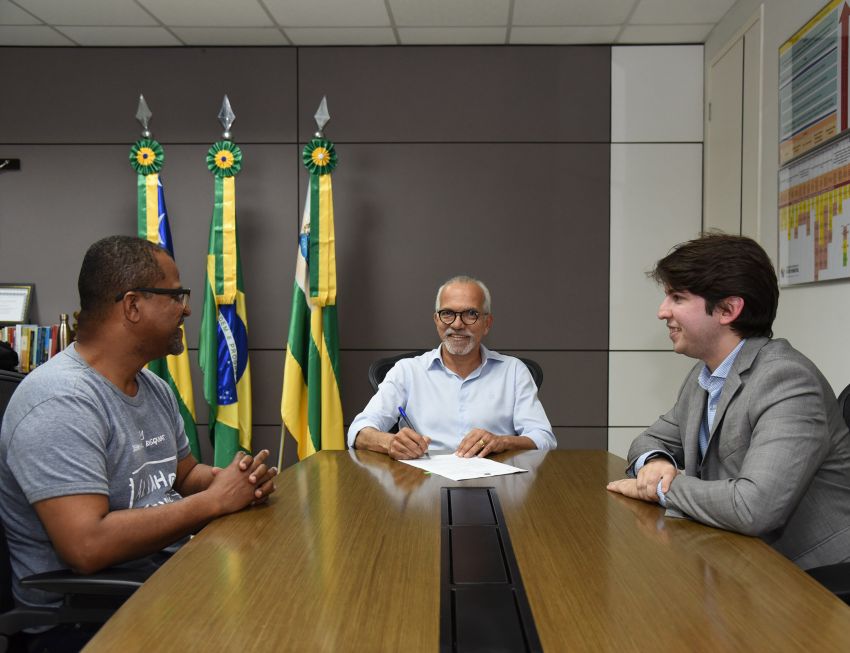 Edvaldo sanciona lei que proíbe canudos de plástico em estabelecimentos de Aracaju