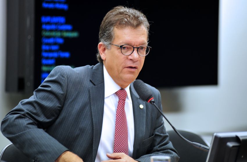 Laércio debate pautas pelo desenvolvimento do mercado de gás