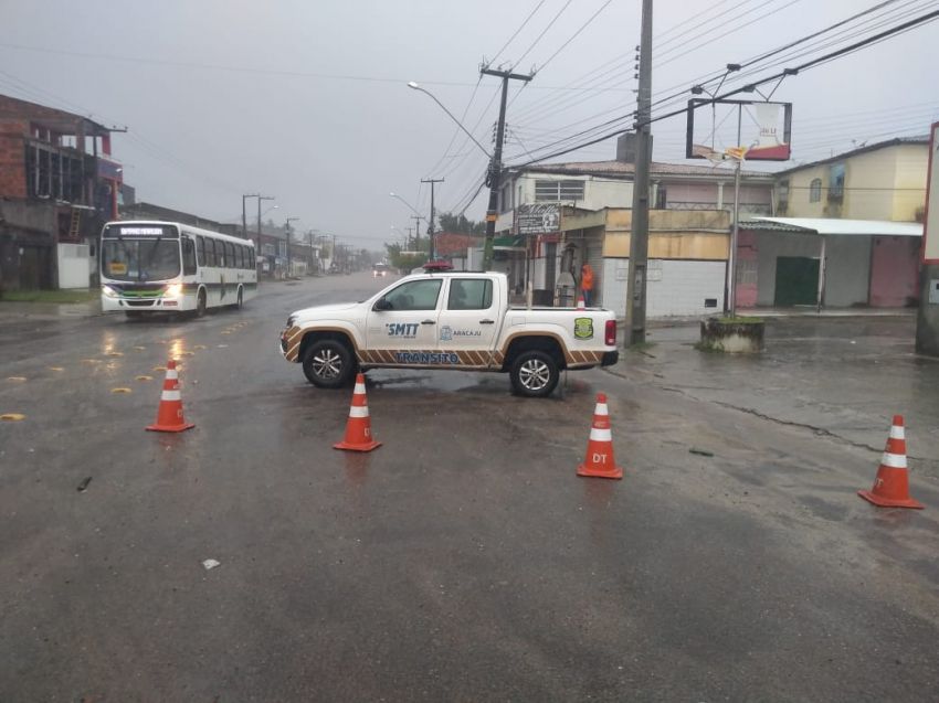 Força-tarefa da Prefeitura de Aracaju permanece mobilizada e atua desde a madrugada