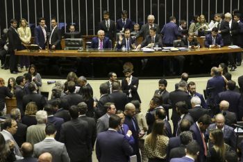 Câmara aprova projeto que define quais situações configuram abuso de autoridade