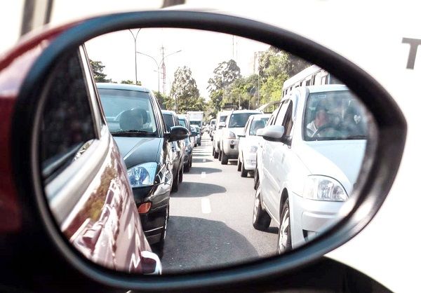 Além do celular: Ford alerta sobre perigos da distração ao volante