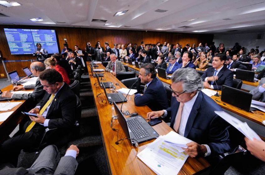 No Senado, começa reunião da CCJ para discutir e votar Previdência