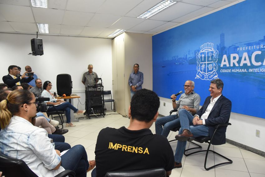 Em coletiva de imprensa, Edvaldo comemora aprovação de R$ 300 milhões para Aracaju: grande vitória