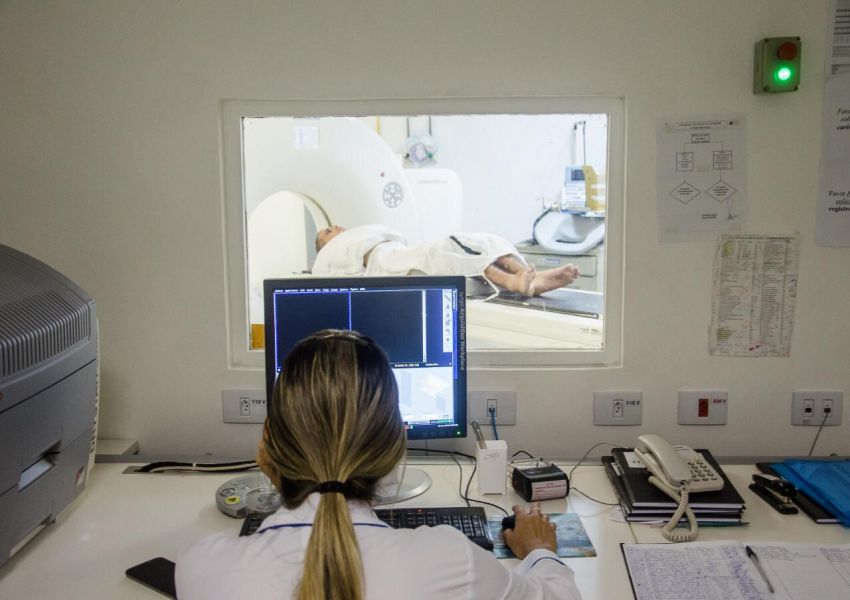 Governo zera fila de radioterapia no Estado