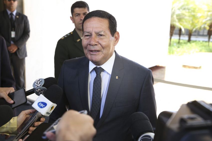 'É o presidente que decide', diz Mourão sobre novo imposto