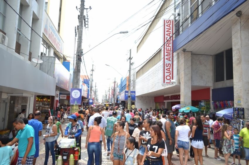 Vendas do comércio crescem 1% em julho, diz IBGE