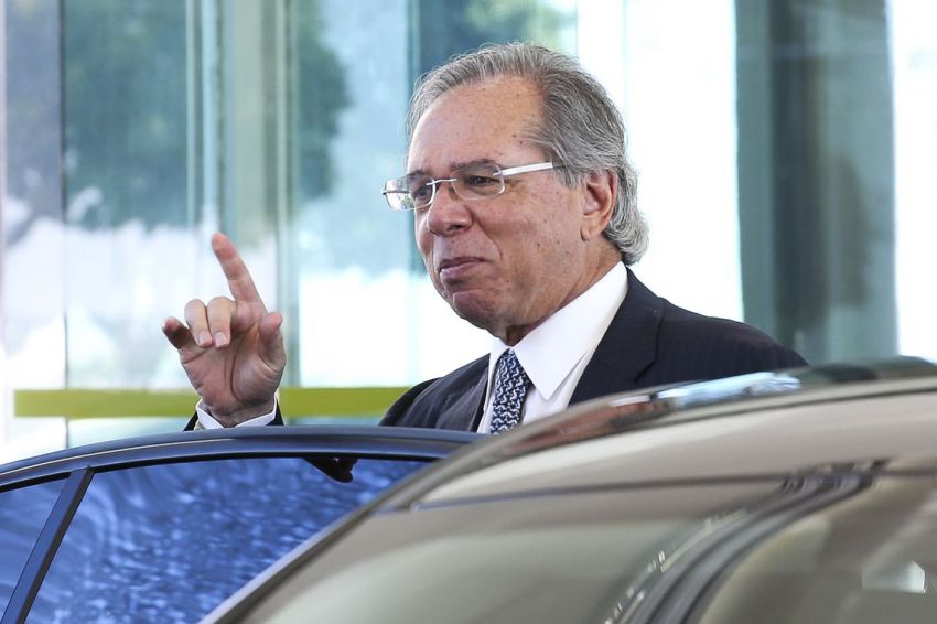 'Preço de petróleo é com a Petrobras', diz Guedes