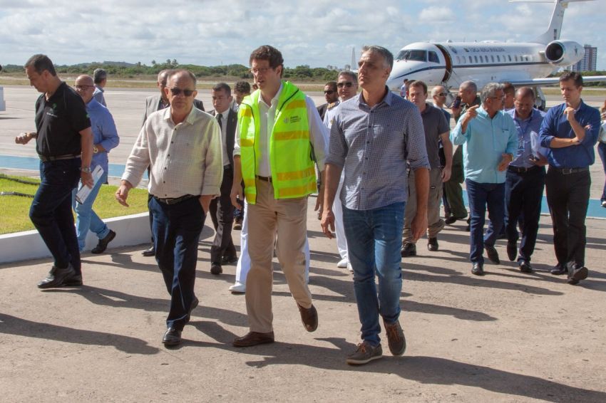 Governo Federal anuncia parceria com Sergipe em força-tarefa para conter manchas de óleo no litoral