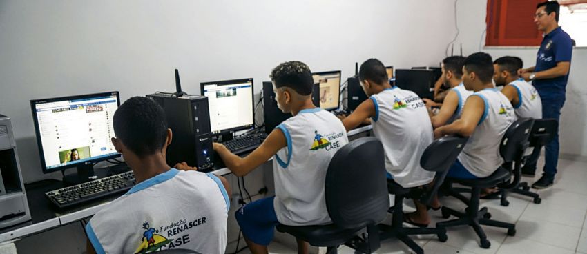 Socioeducandos da Fundação Renascer participam de cursos do Projeto Reciclatec