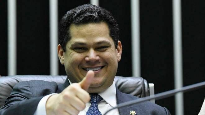 Davi Alcolumbre marca promulgação da reforma da Previdência para terça-feira
