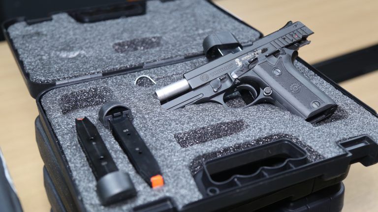 Novos agentes penitenciários receberão pistolas e coletes balísticos