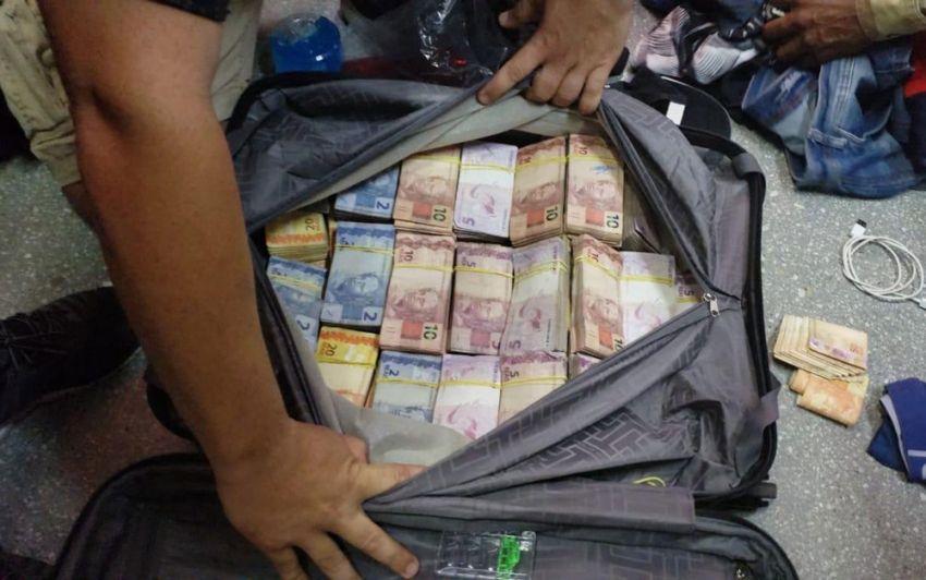 Grupo preso na Bahia ao tentar embarcar com malas de dinheiro para São Paulo levava mais de R$ 760 mil, diz PF