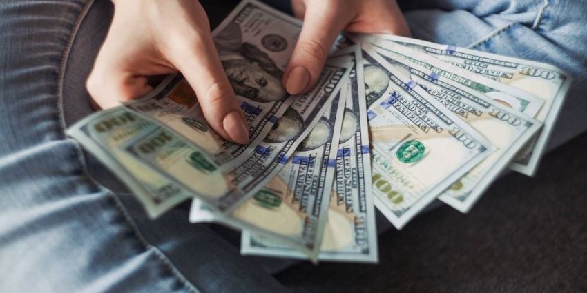 Dólar fecha em queda após comentários de Trump