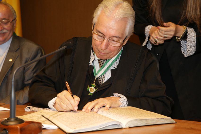 Conselheiro Luiz Augusto Ribeiro é empossado na presidência do TCE/SE