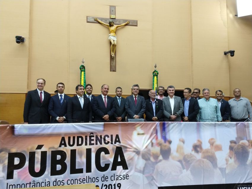 Audiência Pública discute as consequências da PEC108 para os Conselhos de classe e a sociedade