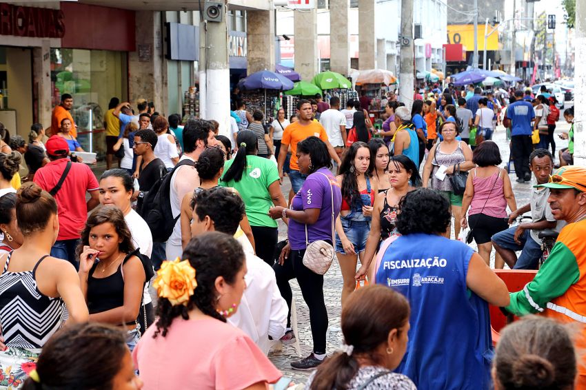 Com salário em dia, Prefeitura aquece comércio e injeta bilhões de reais na economia