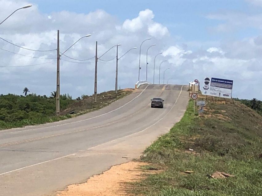 Ponte sobre o Rio Japaratuba, em Pirambu, é liberada nas duas vias