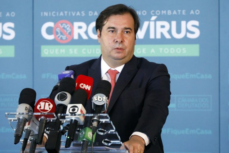 Rodrigo Maia quer formar ampla maioria para aprovar projeto de lei contra fake news