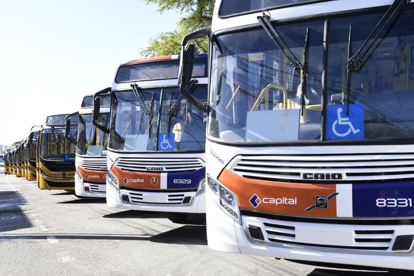 Prefeitura entrega mais 15 novos ônibus para o transporte público de Aracaju