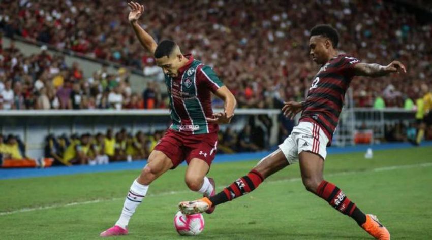 SBT celebra dia histórico com Carioca, mas trata futebol com cautela