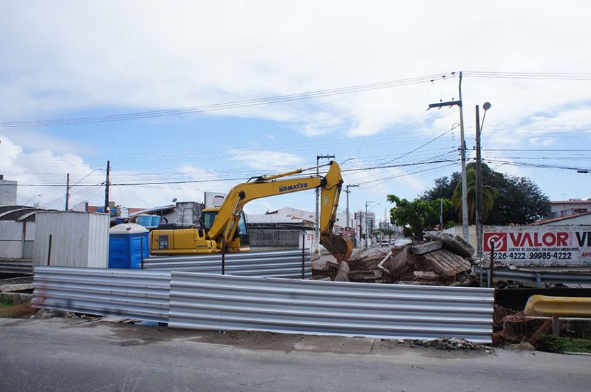 Prefeitura inicia reconstrução de mais um pontilhão da avenida Anísio Azevedo