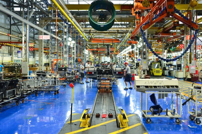Brasil segue em penúltimo lugar em ranking de competitividade, diz CNI